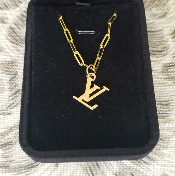 VINTAGE Louis Vuitton Gold Logo & gold vermeil sterling paperclip neckl… - Picture 7 of 10